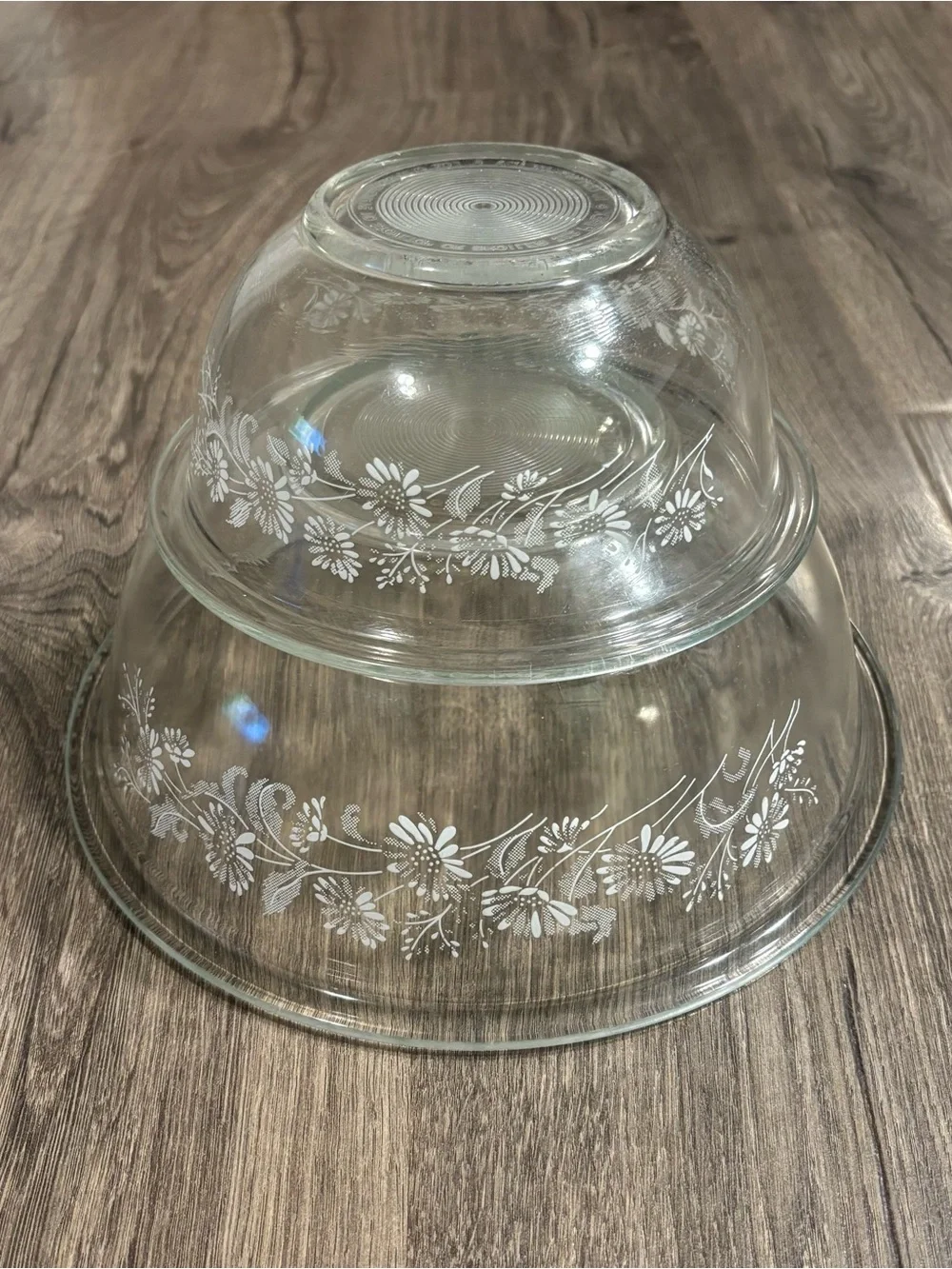 Pyrex Corning USA Colonial Mist Nesting Mixing Bowls Lot of 2  (2.5L & 1L)